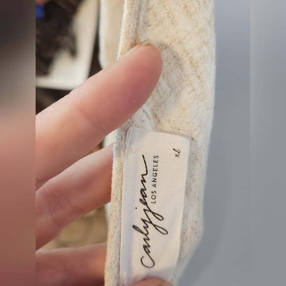 Elegant Cream Midi Dress - Picture 11 of 12